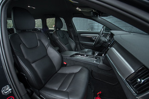 Volvo V90 Momentum Comfort 2.0 (8 foto / 15)