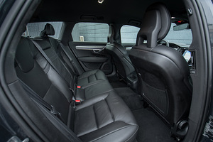 Volvo V90 Momentum Comfort 2.0 (11 foto / 15)