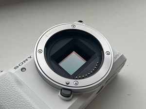 Sony A5100 + 16-50 OSS II (2 foto / 8)