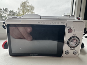 Sony A5100 + 16-50 OSS II (3 foto / 8)