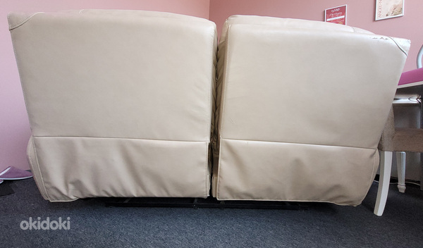 Кожаный диван с подставками для ног (фото #7)
