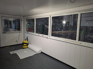 Kontori soojak 6x3x2.5m panoraam akendega (7 foto / 9)
