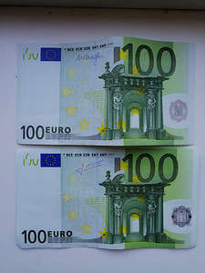 Продам две купюры в номинале 100 эвро (1 фото из 2)