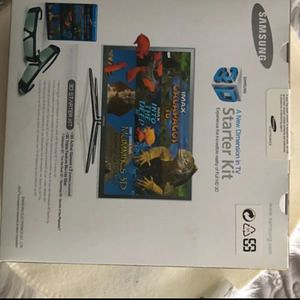 Новый! 3D-очки Samsung (2 пары) и компакт-диск с питанием от (3 фото из 4)