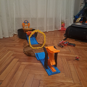Hotweels monster trucks (4 foto / 4)