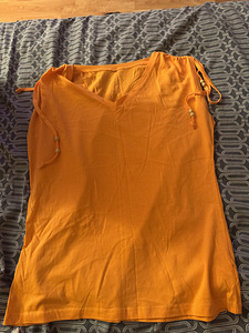 Women’s T-shirts (8 foto / 8)