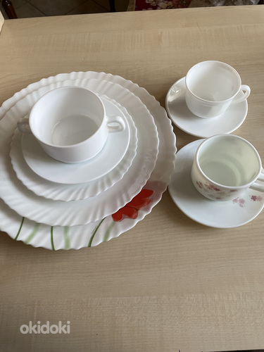 Продам посуду- тарелки, суповые и кофейные чашки, блюдца (фото #1)