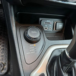 Jeep Cherokee Limited (14 foto / 14)