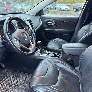 Jeep Cherokee Limited (7 foto / 14)