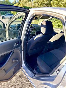 Ford Focus 2.0 (4 фото из 8)