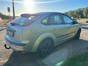 Ford Focus 2.0 (6 фото из 8)