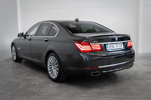 BMW 740 Facelift xDrive 3.0 230kW (2 foto / 15)