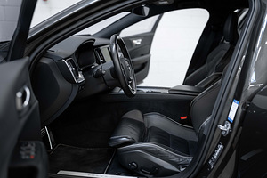2020 Volvo V60 R-Design 2.0 D4 140kW (7 foto / 15)