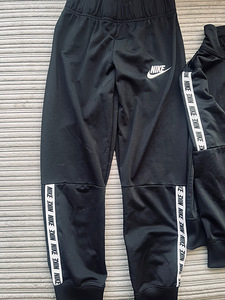 NIKE dressid 128-137 s (3 foto / 4)