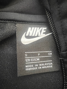 NIKE dressid 128-137 s (4 foto / 4)