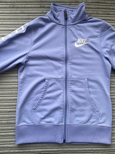 Dressipluus NIKE 128-137 p (2 foto / 2)