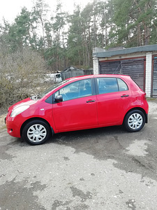 Toyota yaris (3 foto / 6)