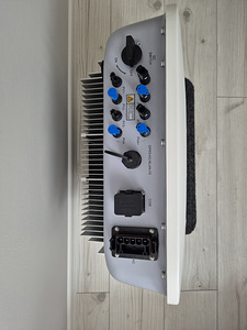 Инвертор Huawei 12 кВт (SUN2000-12KTL-M2) (2 фото из 7)