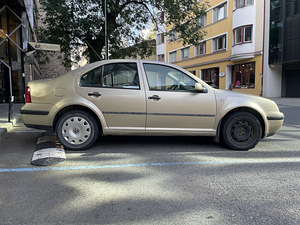 VOLKSWAGEN BORA / 1.9 DIISEL / ÜV 05.2025 (4 foto / 15)