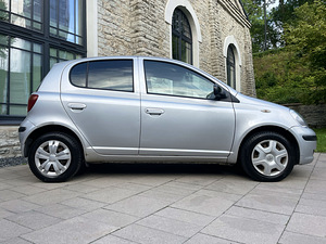 TOYOTA YARIS FACELIFT / 1 OMANIK / ÜV 04.2025 (4 foto / 14)