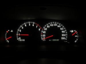 TOYOTA COROLLA / HOOLDUSRAAMAT / TÜV (13 foto / 15)