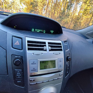 TOYOTA YARIS / ÜV 09.2025 (9 foto / 13)
