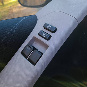 TOYOTA YARIS / ÜV 09.2025 (11 foto / 13)