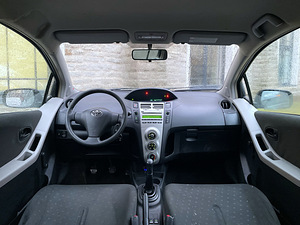 TOYOTA YARIS / BENSIIN 1.3 / ÜV 02.2025 (13 foto / 15)
