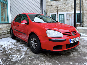 VOLKSWAGEN GOLF 5 / 1.9 DIISEL / AUTOMAAT / ÜV 10.2025 (2 foto / 15)