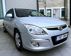 HYUNDAI i30 ELEGANCE / TÜV 09.2025 (2 foto / 15)