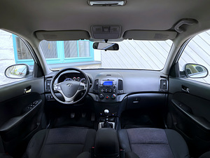 HYUNDAI i30 ELEGANCE / TÜV 09.2025 (9 foto / 15)
