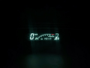 TOYOTA YARIS FACELIFT / AVARIIVABA / AUTOMAAT / A/C (14 foto / 15)