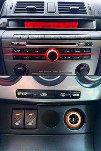 MAZDA 3 / AUTOMAAT / ÜV 10.2025 (11 foto / 15)