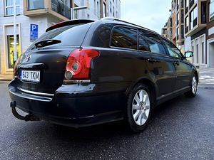 TOYOTA AVENSIS / FACELIFT / ÜV 05.2026 (3 foto / 15)