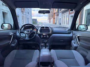 TOYOTA RAV 4 / РЕГ. СБОР ОПЛАЧЕН / АВТОМАТ / AC / ТО 08.2026 (8 фото из 15)