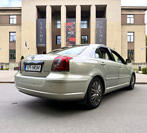 TOYOTA AVENSIS / 1.8 БЕНЗИН / FACELIFT / АВТОМАТ (3 фото из 15)