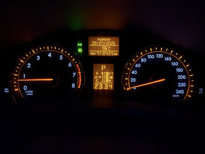 TOYOTA AVENSIS / AUTOMAAT / REG MAKSTUD / ÜV 05.2027 (14 foto / 15)