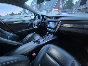 Toyota Avensis Premium (9 foto / 15)