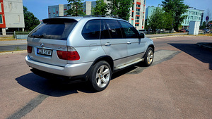 BMW X5 4,4b (2 foto / 5)