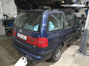 VOLKSWAGEN SHARAN 1.8 Turbo 110kw automat 2002год (9 фото из 10)