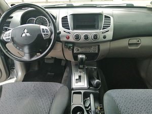 Mitsubishi L200 2012a 2.5 131kw Automaat 184ooo Km. (6 foto / 13)