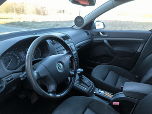SKODA OCTAVIA (5 фото из 7)