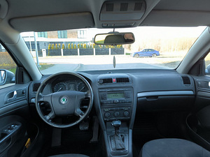 SKODA OCTAVIA (6 фото из 7)