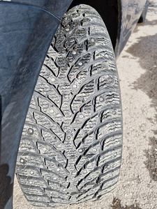 255/40 R19 Nokian Hakkapeliitta 9 naastrehvid (4 foto / 9)