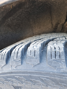 255/40 R19 Nokian Hakkapeliitta 9 naastrehvid (7 foto / 9)