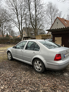 Volkswagen Bora V5 2.3 (3 foto / 7)