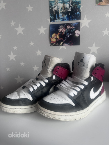 Nike Jordan 1 Mid (фото #1)