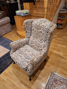 Кресло на продажу (2 фото из 4)