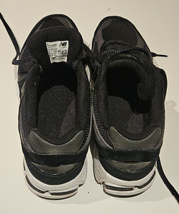 New Balance 2002 Black 42.5 (3 foto / 3)