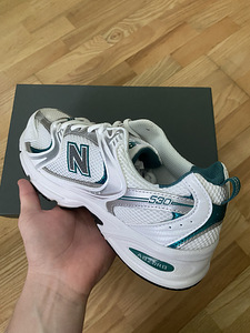 New balance 530, 44. - 100€ new, box a little damaged (2 foto / 6)